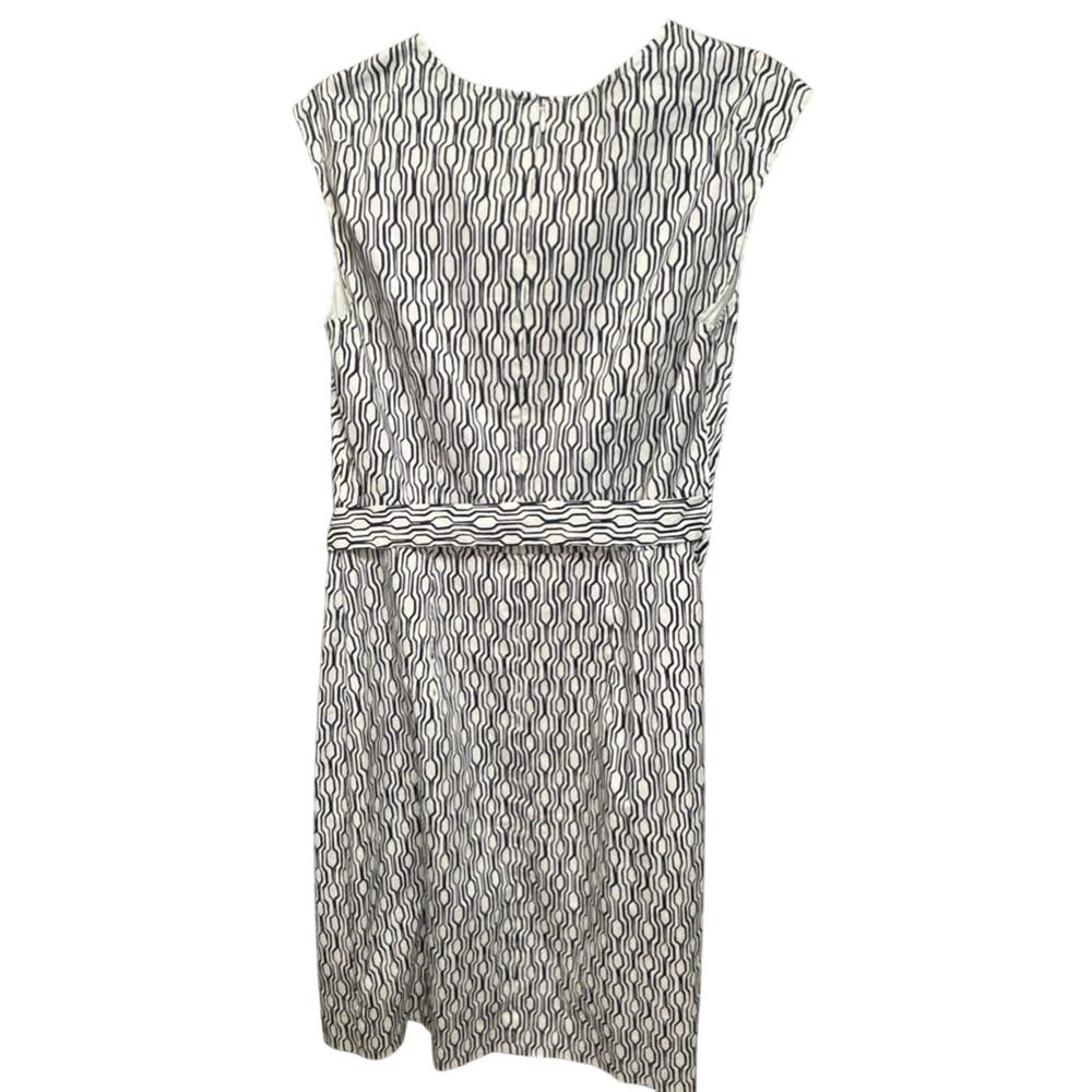 Ann Taylor Black and White Geometrical, Ruched Waist Sleeveless Dress Size 4 - Picture 3 of 11
